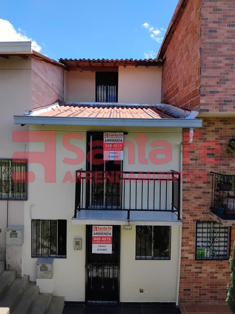 Casa en arriendo Antioquia Medellín Pajarito 120 m2 Habitaciones 4 Baños 3 Garajes 0 Precio $1400000