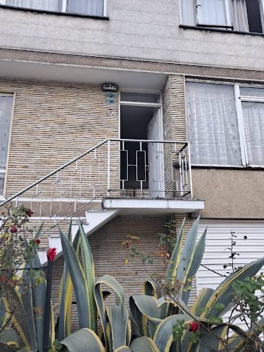 Casa en venta Cundinamarca Bogotá Gran América 348 m2 Habitaciones 4 Baños 4 Garajes 6 Precio $1300000000