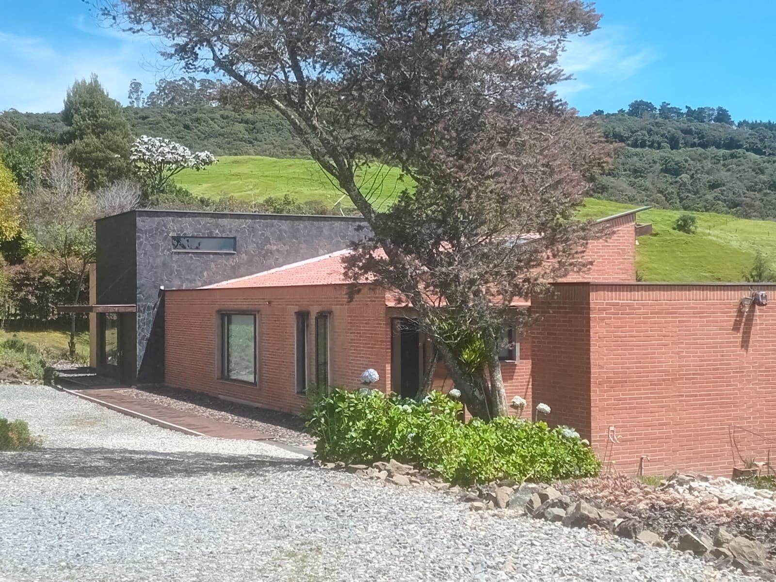 Casa Campestre en arriendo o venta Antioquia Envigado La Mesa 6423 m2 Habitaciones 4 Baños 5 Garajes 4 Precio venta $4500000000 Precio arriendo $20000000