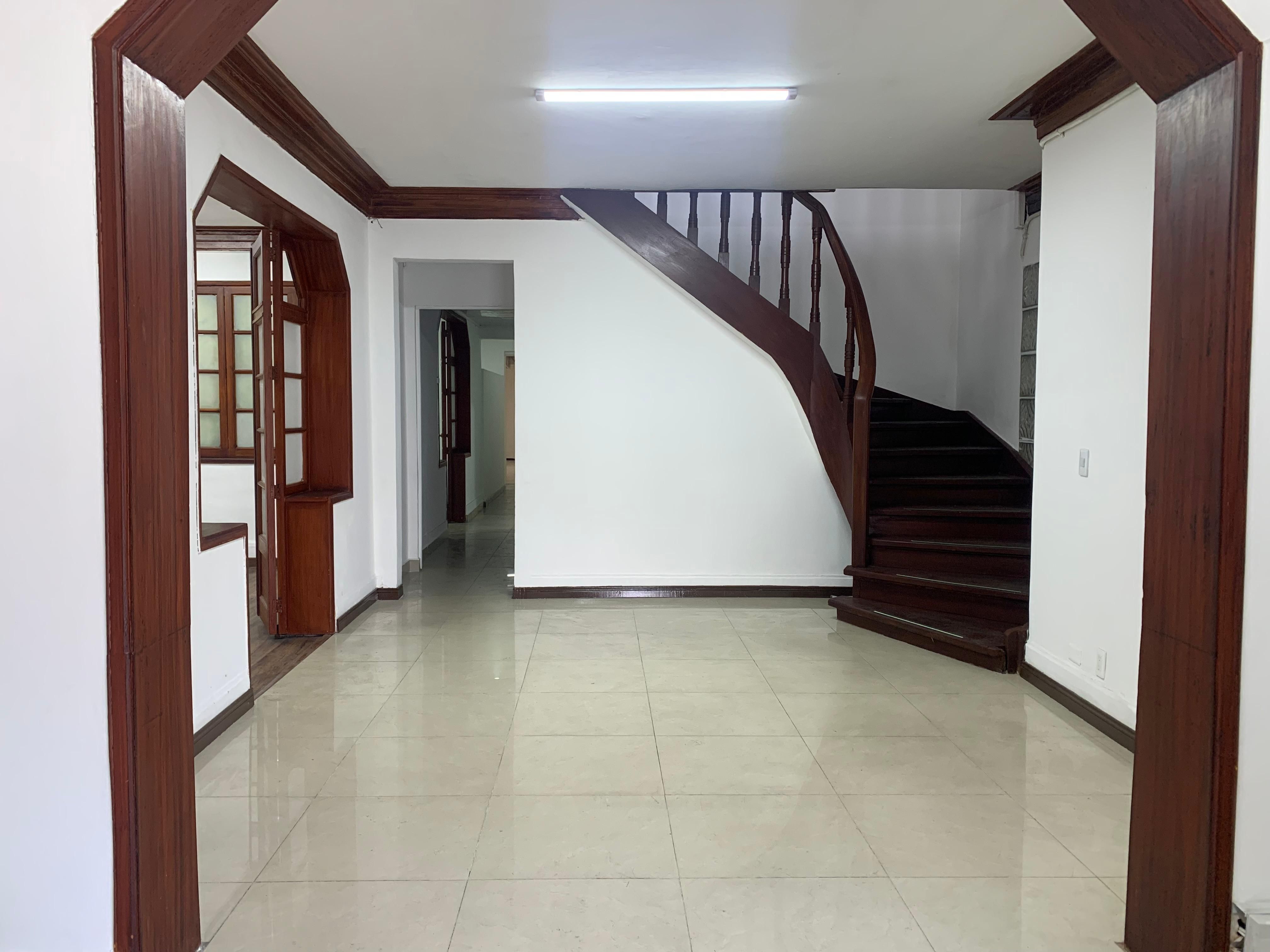 Casa en arriendo Cundinamarca Bogotá Teusaquillo 570 m2 Habitaciones 6 Baños 3 Garajes 2 Precio $10000000