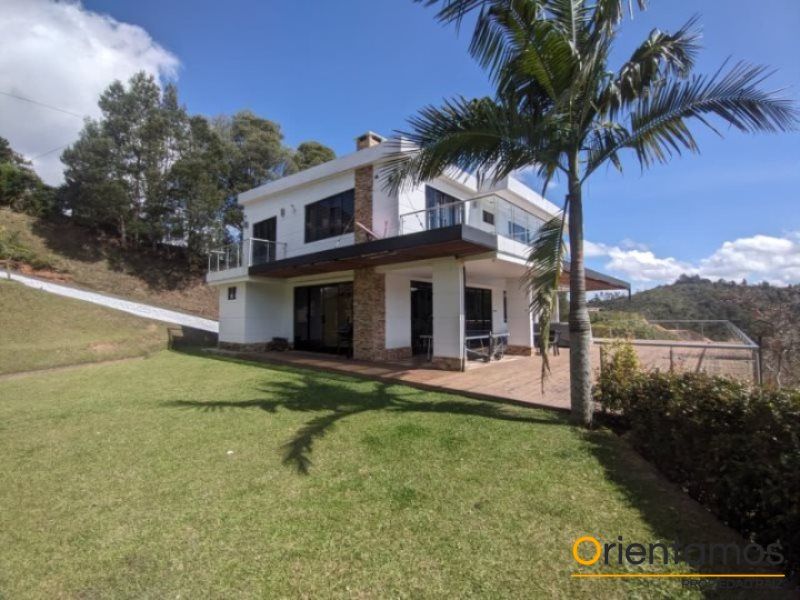 Finca en arriendo o venta Antioquia Rionegro Rionegro 9000 m2 Habitaciones 4 Baños 5 Garajes 1 Precio venta $1400000000 Precio arriendo $8000000