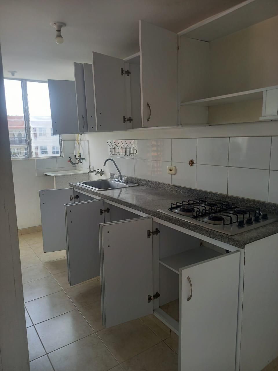 Apartamento en venta Risaralda Pereira Bosques De Cantabria 70 m2 Habitaciones 3 Baños 2 Garajes 1 Precio $325000000