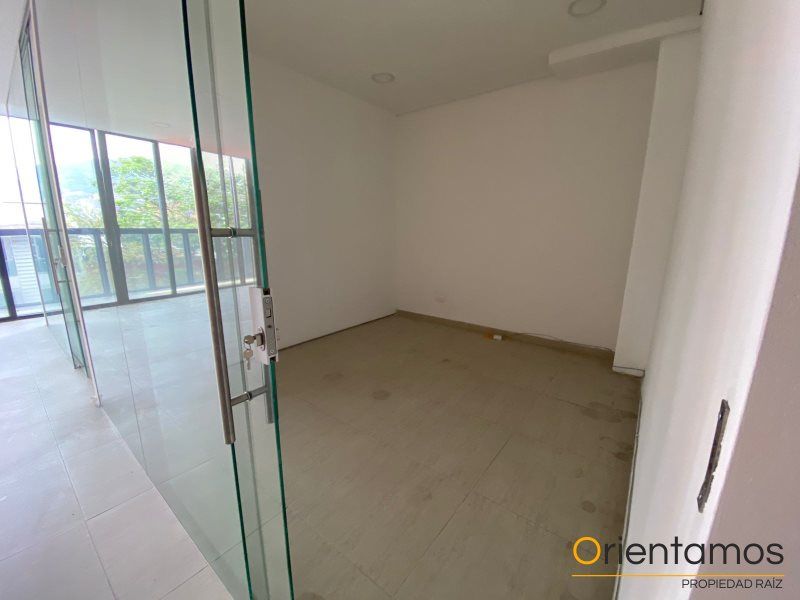 Oficina en arriendo Antioquia Medellín Las Acacias 145 m2 Habitaciones 0 Baños 1 Garajes 0 Precio $7840000