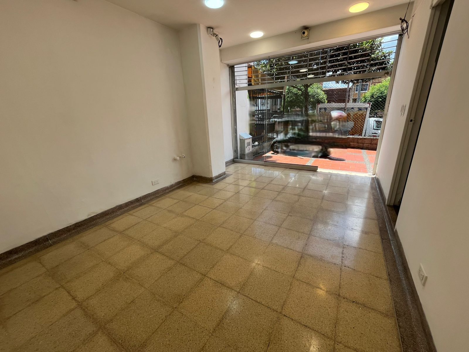 Local en arriendo Antioquia Medellín Altamira 20 m2 Habitaciones 0 Baños 1 Garajes 0 Precio $1300000