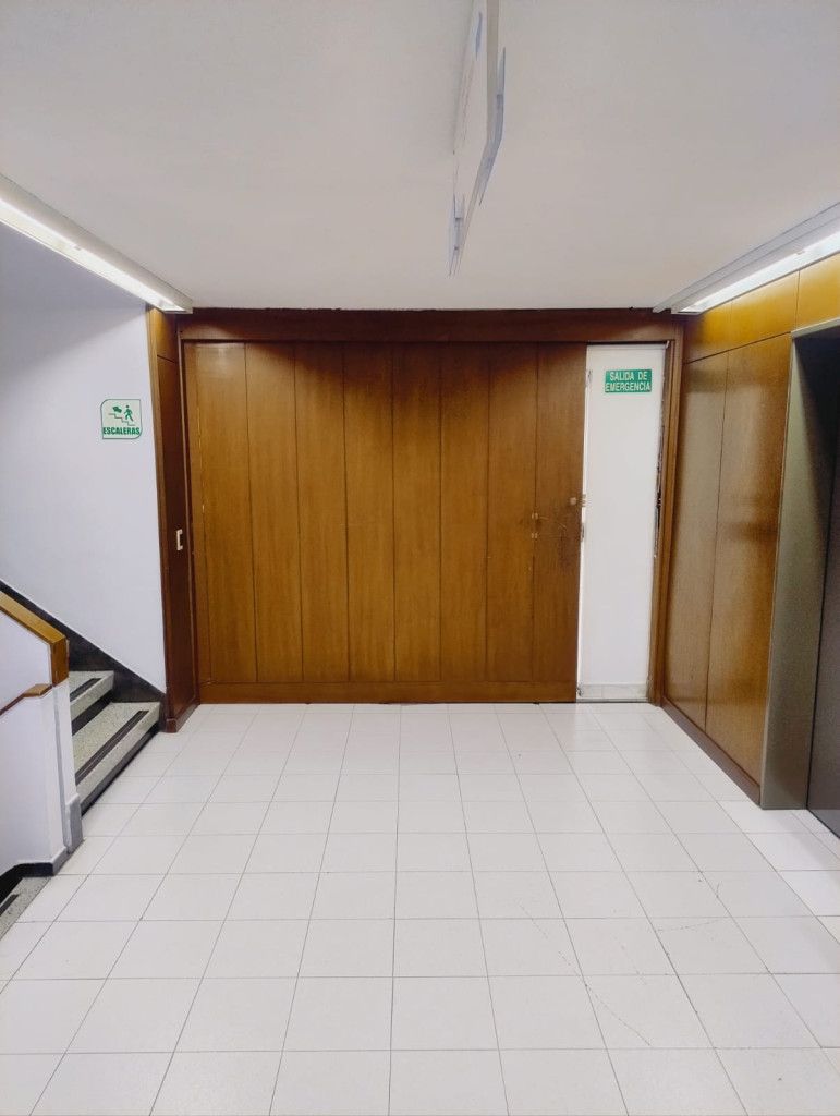 Oficina en venta Valle Del Cauca Cali San Pedro 240 m2 Habitaciones 0 Baños 4 Garajes 3 Precio $400000000