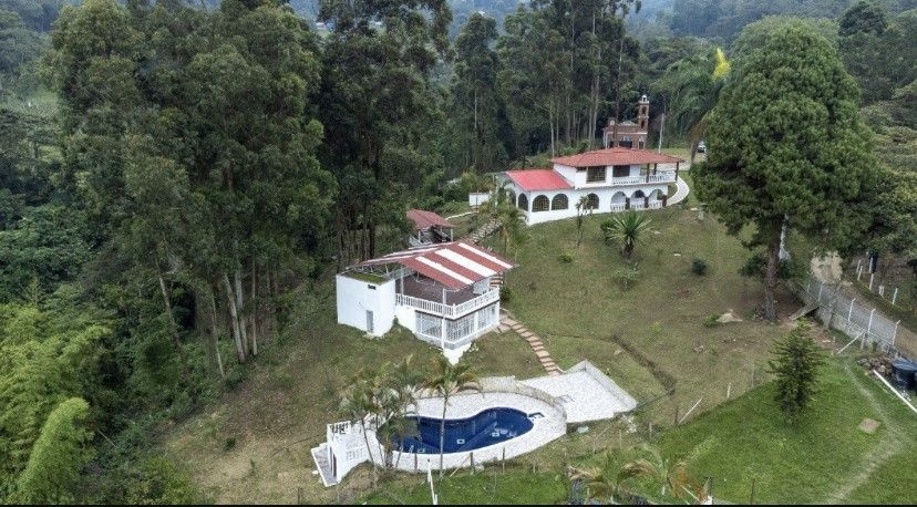 Finca en venta Cundinamarca Silvania Los Andes 1200 m2 Habitaciones 5 Baños 5 Garajes 8 Precio $980000000