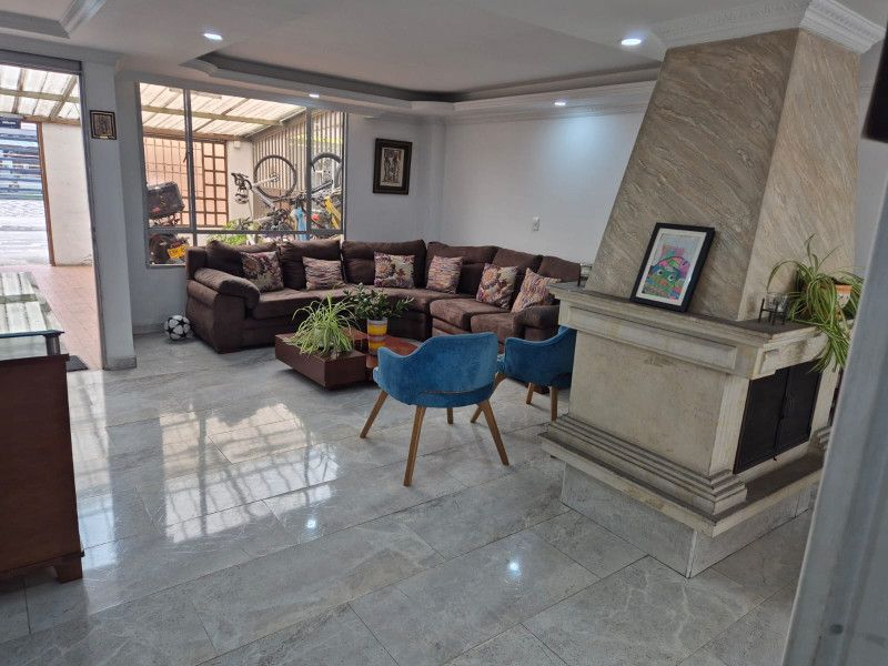 Casa en venta Cundinamarca Bogotá Santa Cecilia 240 m2 Habitaciones 5 Baños 4 Garajes 3 Precio $1180000000
