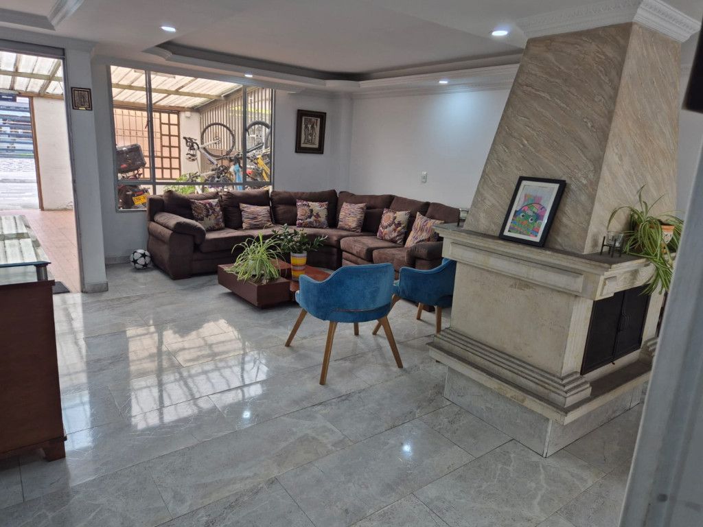 Casa en venta Cundinamarca Bogotá Santa Cecilia 240 m2 Habitaciones 5 Baños 4 Garajes 3 Precio $1180000000