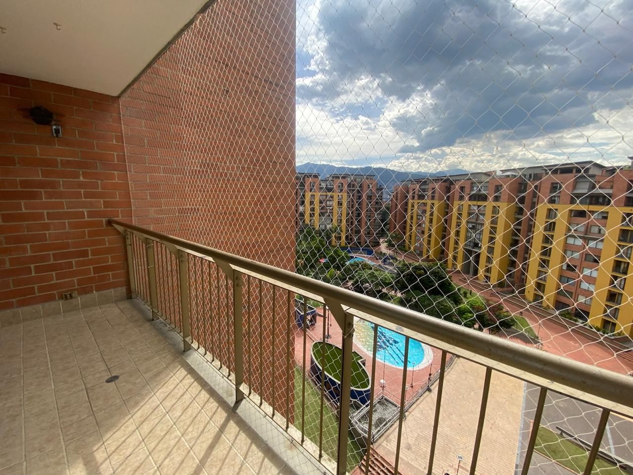 Apartamento en arriendo Antioquia Envigado Jardines 98 m2 Habitaciones 3 Baños 2 Garajes 1 Precio $4400000