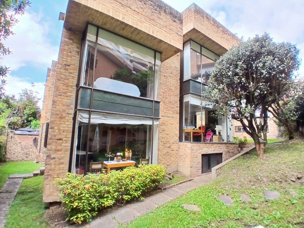 Casa en venta Cundinamarca Bogotá Niza Suba 426 m2 Habitaciones 4 Baños 4 Garajes 4 Precio $1800000000