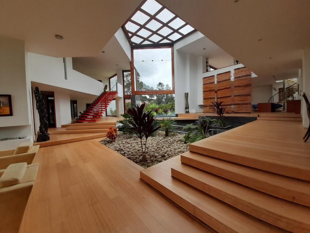 Casa en venta Cundinamarca Bogotá Suba Naranjos 937 m2 Habitaciones 5 Baños 9 Garajes 12 Precio $9800000000