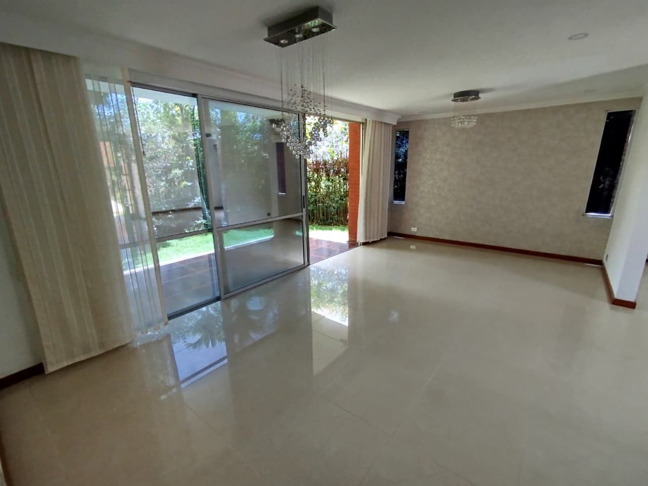 Casa en arriendo Antioquia Envigado Zúñiga 340 m2 Habitaciones 4 Baños 5 Garajes 2 Precio $11800000