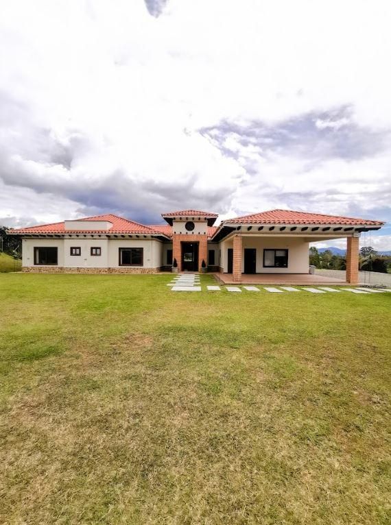 Casa en venta Antioquia Rionegro San Antonio 340 m2 Habitaciones 3 Baños 4 Garajes 0 Precio $2350000000