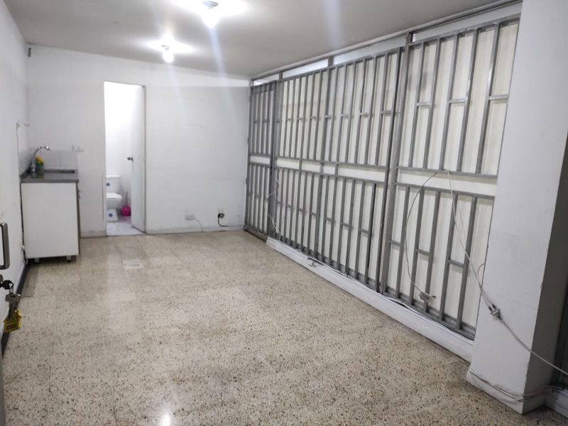 Oficina en arriendo Antioquia Medellín La America 23 m2 Habitaciones 0 Baños 1 Garajes 0 Precio $900000