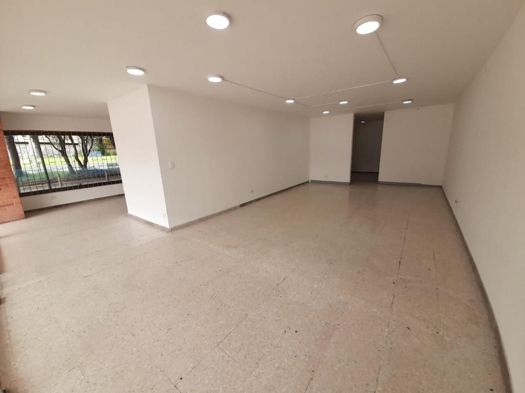 Local en arriendo Cundinamarca Bogotá Estoril 52 m2 Habitaciones 0 Baños 1 Garajes 0 Precio $2334000