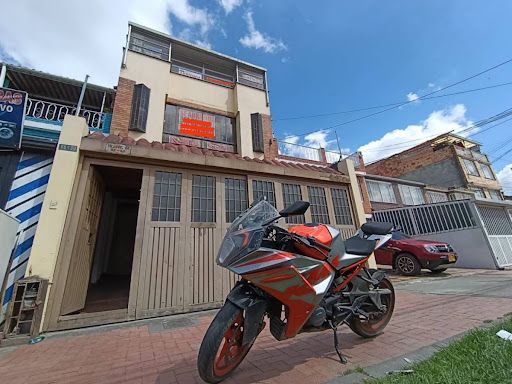 Casa en arriendo Cundinamarca Bogotá La Primavera 300 m2 Habitaciones 3 Baños 7 Garajes 2 Precio $5000000