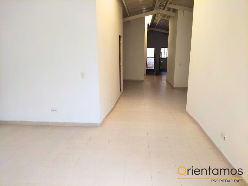 Bodega en arriendo Antioquia Medellín Manila 150 m2 Habitaciones 0 Baños 2 Garajes 0 Precio $3200000