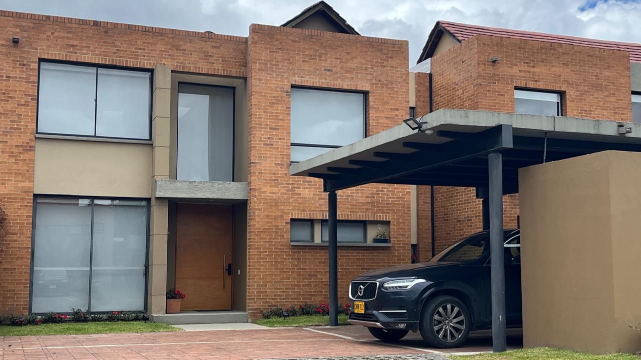 Casa en venta Cundinamarca Chía Cr Hacienda Fontanar Acacias 224 m2 Habitaciones 3 Baños 4 Garajes 4 Precio $1830000000