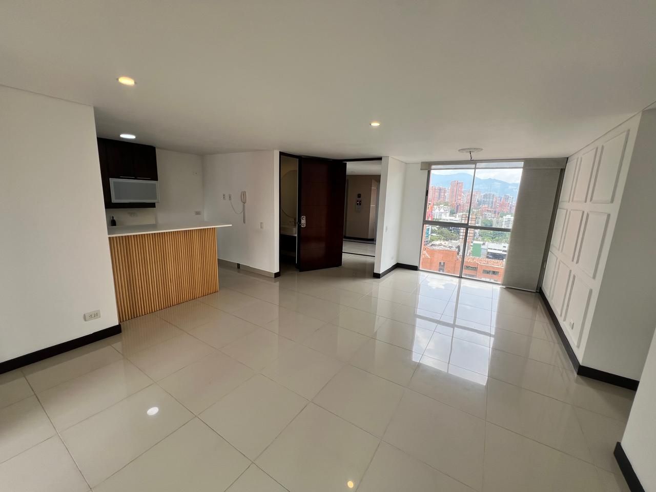 Apartamento en arriendo Antioquia Medellín La Linde 100 m2 Habitaciones 2 Baños 3 Garajes 1 Precio $5300000