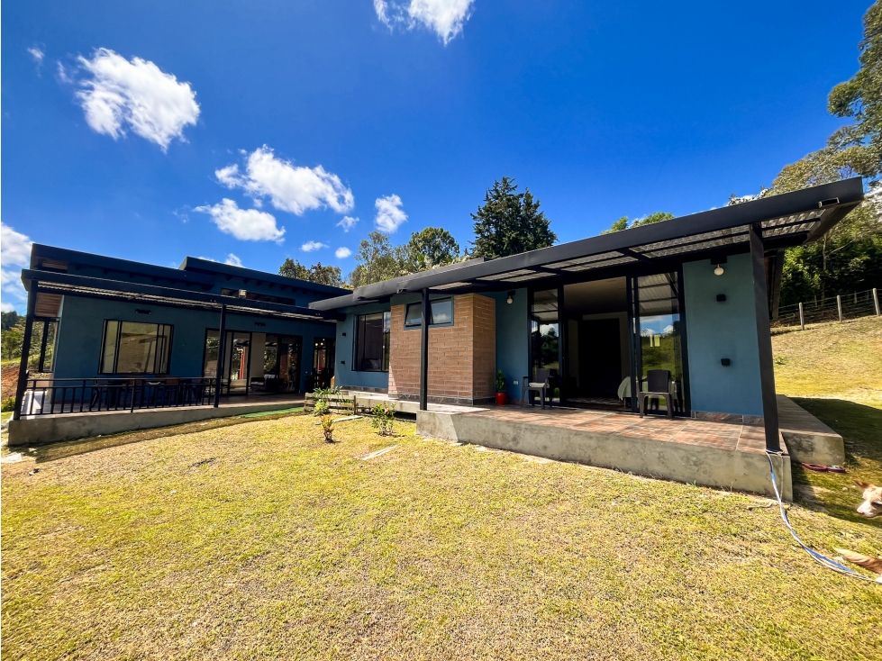 Finca en venta Antioquia Guarne Guarne 360 m2 Habitaciones 3 Baños 4 Garajes 10 Precio $2100000000