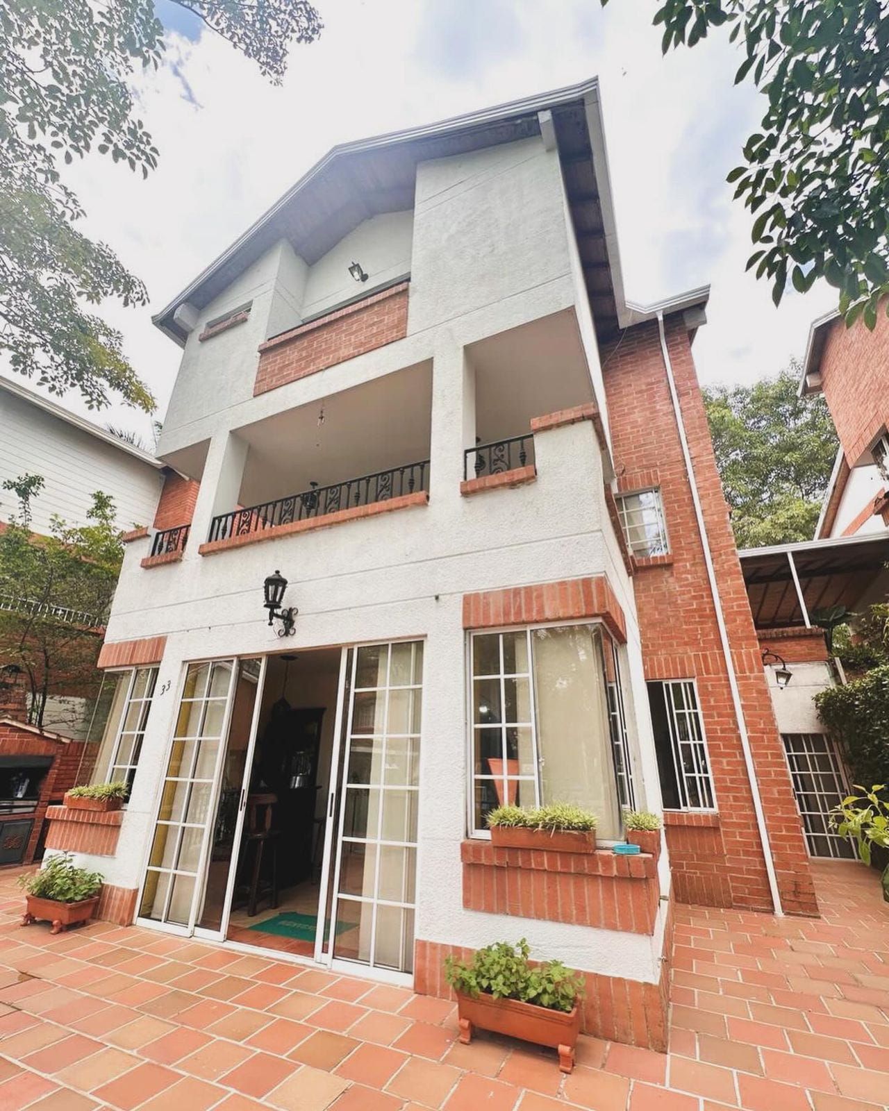 Casa en venta Santander Floridablanca Ub Club House I 377 m2 Habitaciones 5 Baños 4 Garajes 2 Precio $1400000000