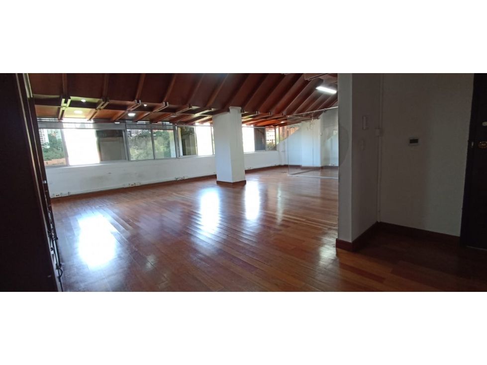 Oficina en arriendo Antioquia Medellín Perpetuo Socorro 98 m2 Habitaciones 0 Baños 2 Garajes 1 Precio $8000000