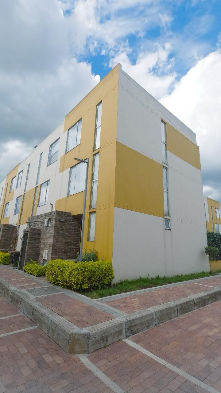 Casa en venta Cundinamarca Mosquera El Lucero 87 m2 Habitaciones 3 Baños 2 Garajes 1 Precio $347000000