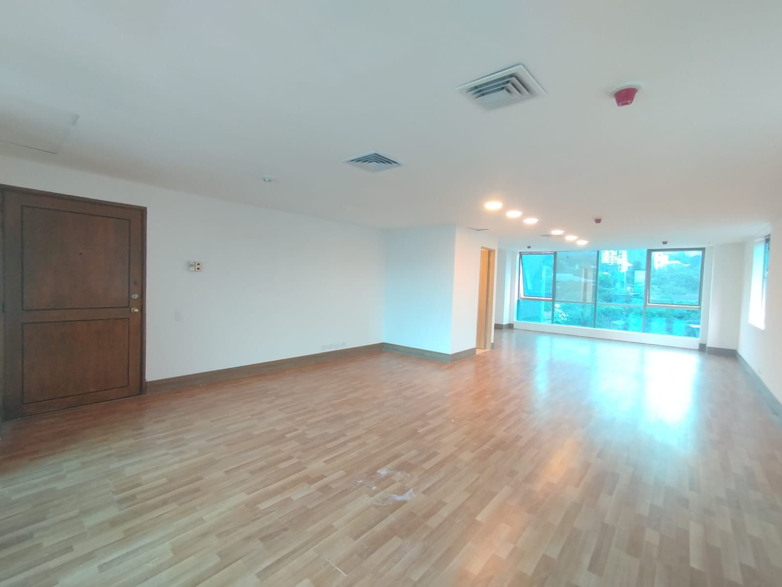 Oficina en arriendo Antioquia Medellín La Aguacatala 70 m2 Habitaciones 0 Baños 1 Garajes 2 Precio $6500000