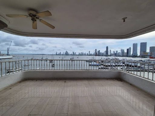 Apartamento en arriendo Bolívar Cartagena Manga 248 m2 Habitaciones 3 Baños 3 Garajes 2 Precio $9000000