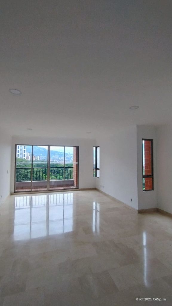 Apartamento en arriendo Antioquia Medellín El Diamante No2 162 m2 Habitaciones 3 Baños 3 Garajes 2 Precio $6300000