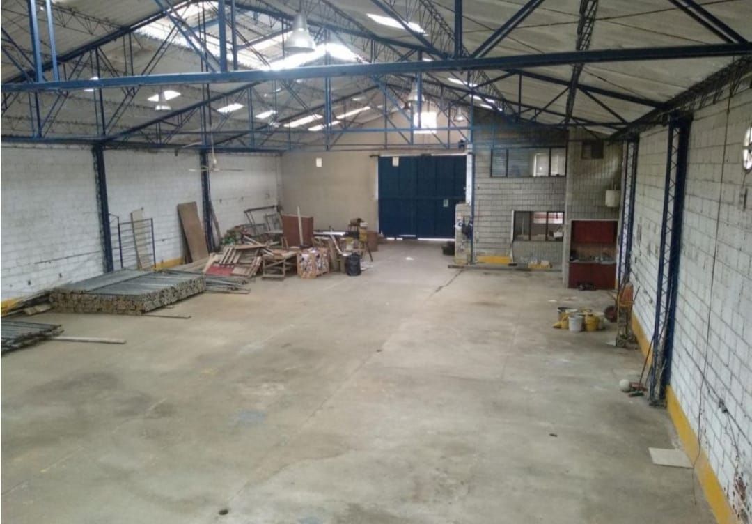 Bodega en venta Antioquia Medellín Loma De Los Bernal 550 m2 Habitaciones 0 Baños 2 Garajes 2 Precio $2400000000