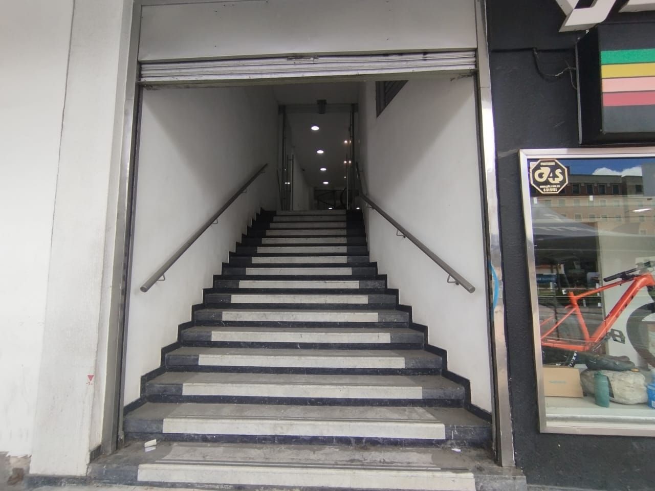 Local Comercial en arriendo Cundinamarca Bogotá Santa Barbara Occidental 490 m2 Habitaciones 0 Baños 0 Garajes 0 Precio $15000000