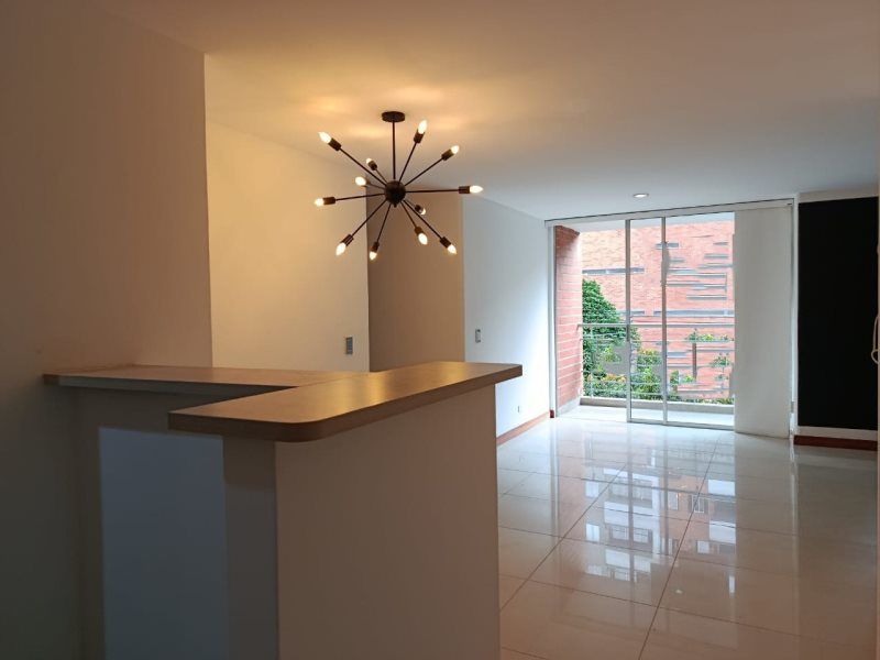 Apartamento en arriendo Antioquia Envigado Uribe Ángel 100 m2 Habitaciones 3 Baños 2 Garajes 2 Precio $4000000