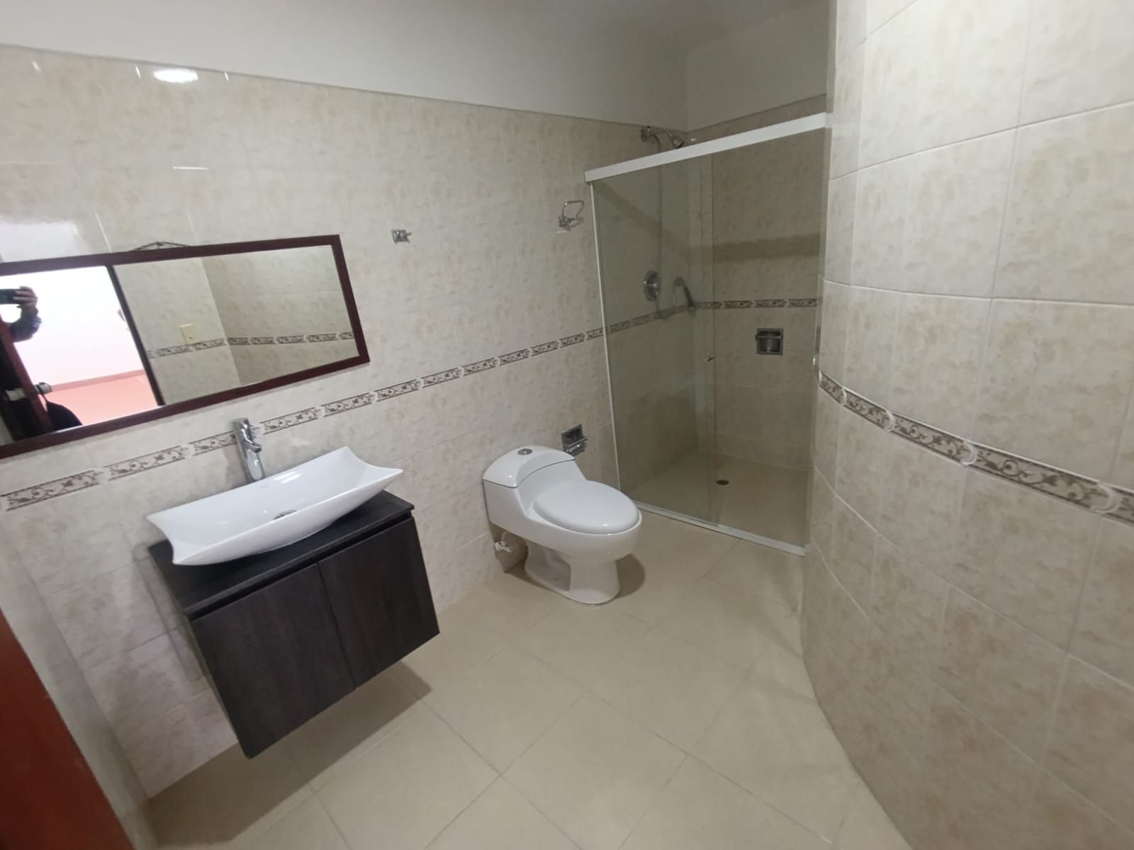 Oficina en arriendo Antioquia Medellín Los Pinos 160 m2 Habitaciones 0 Baños 4 Garajes 1 Precio $8500000