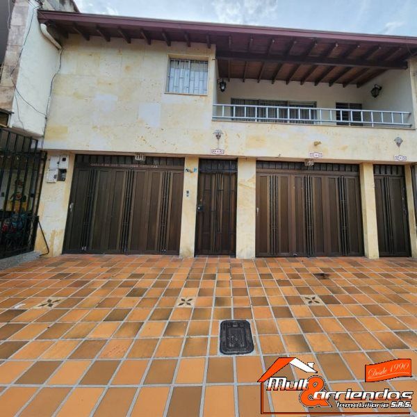 Casa en arriendo o venta Antioquia Medellín Estadio 147 m2 Habitaciones 2 Baños 4 Garajes 1 Precio venta $900000000 Precio arriendo $4500000
