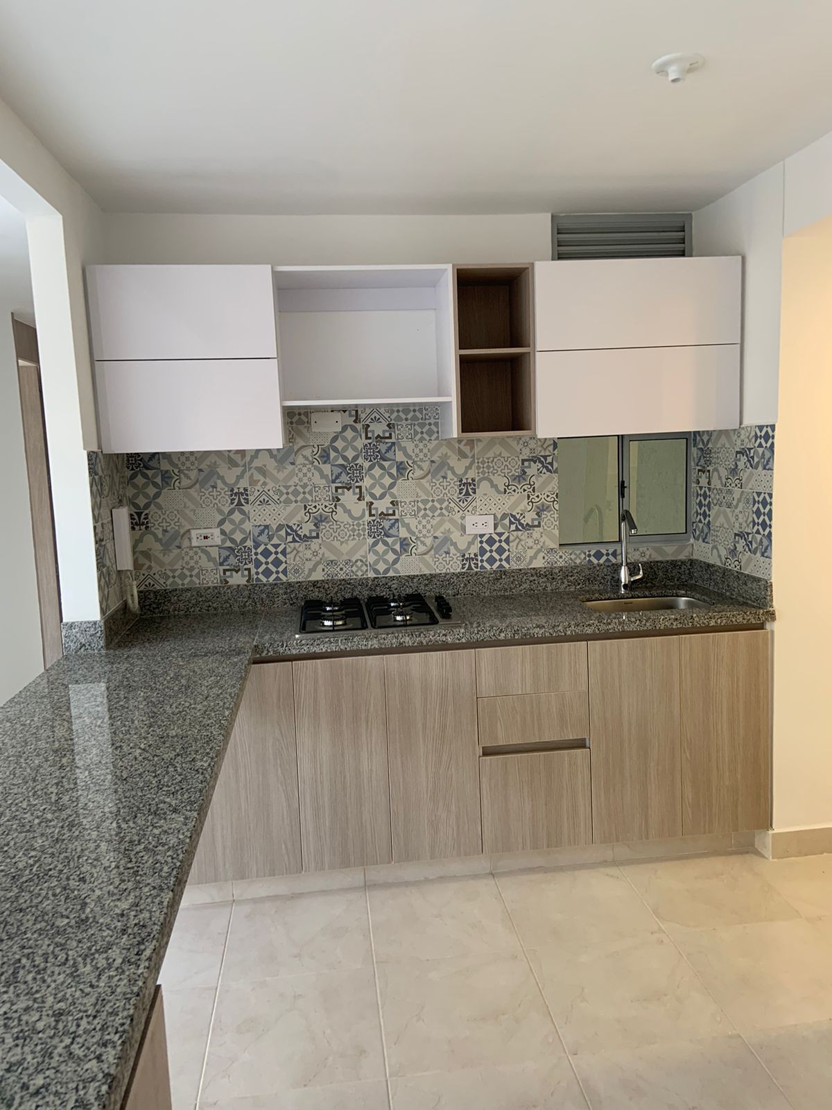 Apartamento en arriendo Atlántico Barranquilla Cr Esmeralda 72 m2 Habitaciones 3 Baños 2 Garajes 1 Precio $1700000