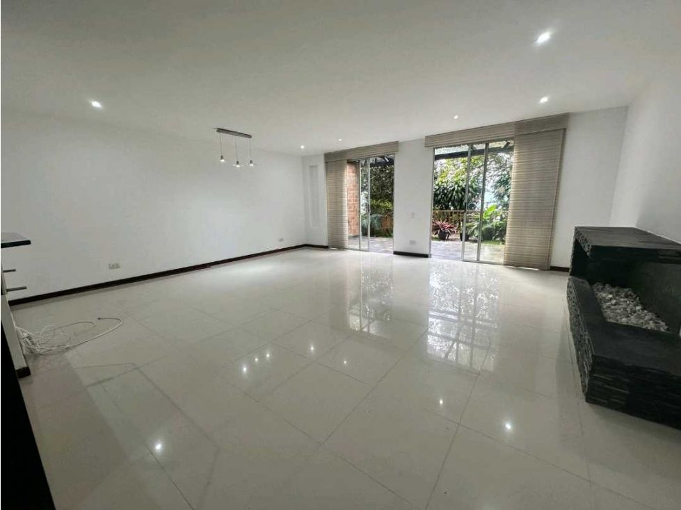 Casa en arriendo Antioquia Envigado Zúñiga 175 m2 Habitaciones 3 Baños 5 Garajes 2 Precio $8500000