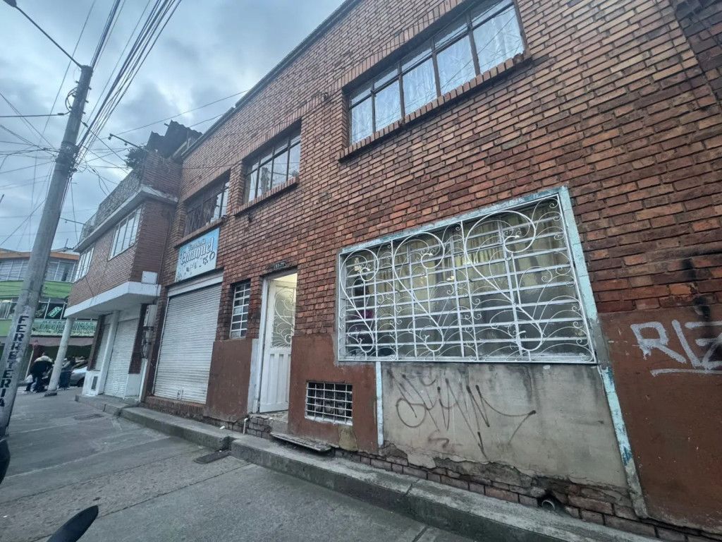 Casa en venta Cundinamarca Bogotá Tunjuelito 400 m2 Habitaciones 6 Baños 2 Garajes 0 Precio $680000000