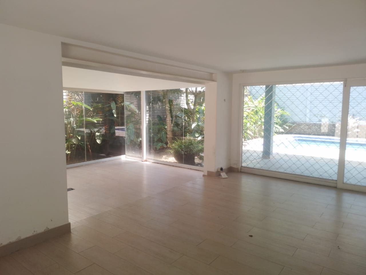 Oficina en arriendo Antioquia Medellín Altos Del Poblado 160 m2 Habitaciones 0 Baños 4 Garajes 4 Precio $14000000