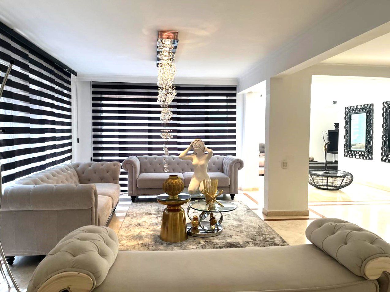 Casa en arriendo Antioquia Medellín Alejandria 400 m2 Habitaciones 4 Baños 4 Garajes 2 Precio $17000000