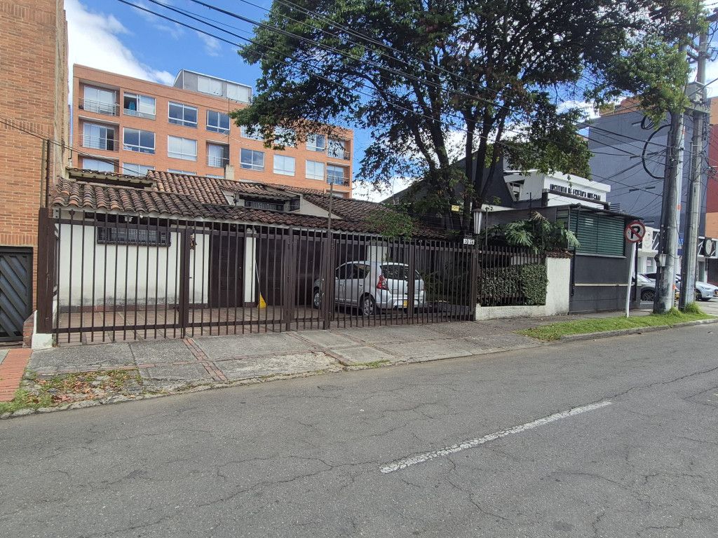 Casa en venta Cundinamarca Bogotá Ub Santa Coloma 35286 m2 Habitaciones 6 Baños 5 Garajes 6 Precio $2000000000