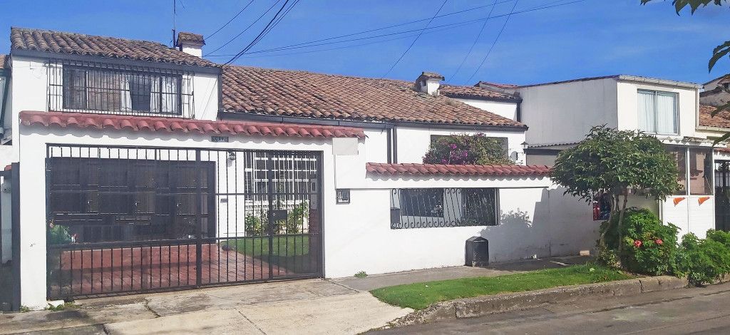 Casa en venta Cundinamarca Bogotá Prado Veraniego Sur 261 m2 Habitaciones 4 Baños 4 Garajes 4 Precio $910000000