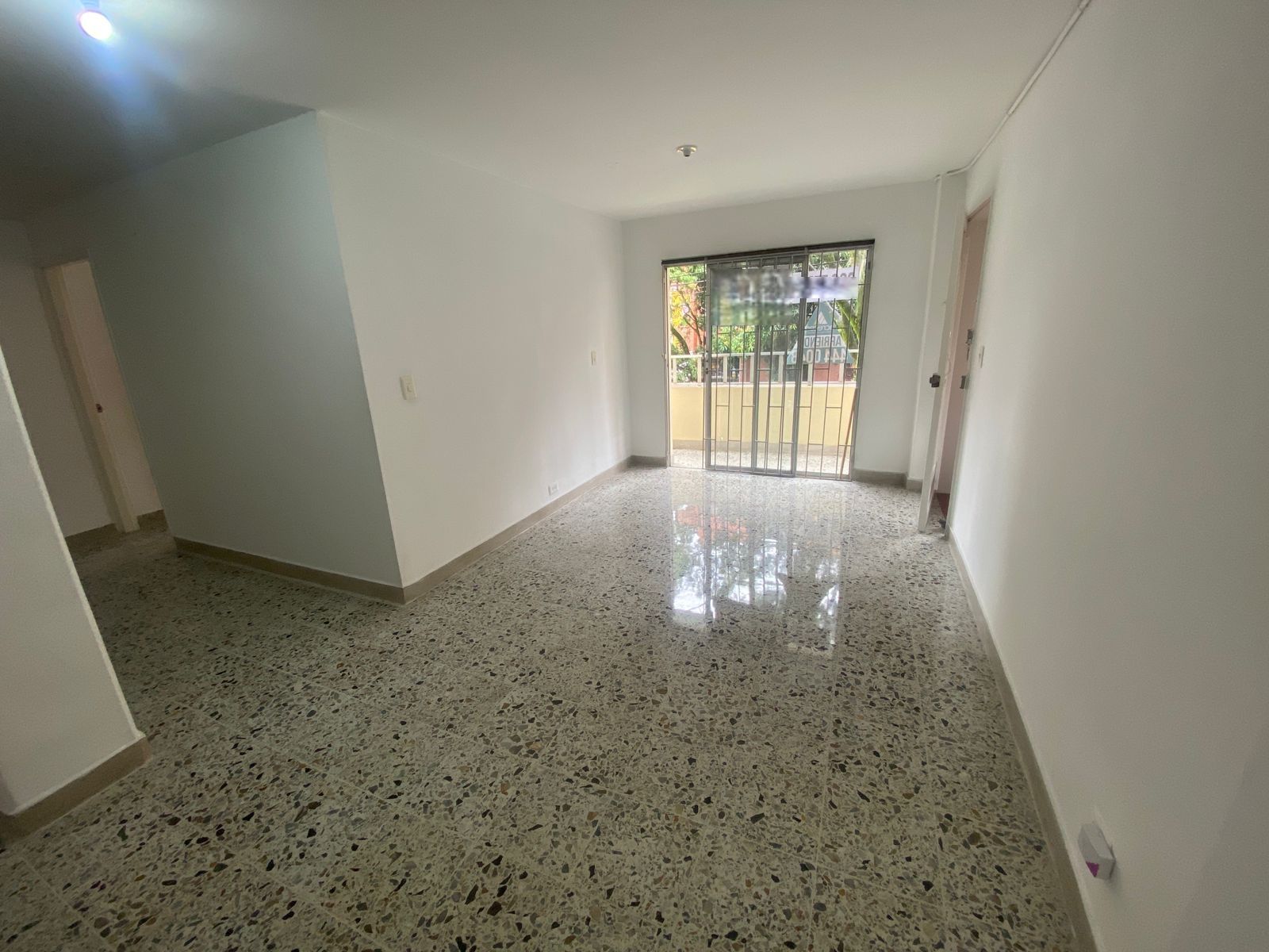 Apartamento en arriendo Antioquia Medellín Campo Alegre 105 m2 Habitaciones 3 Baños 2 Garajes 0 Precio $2700000
