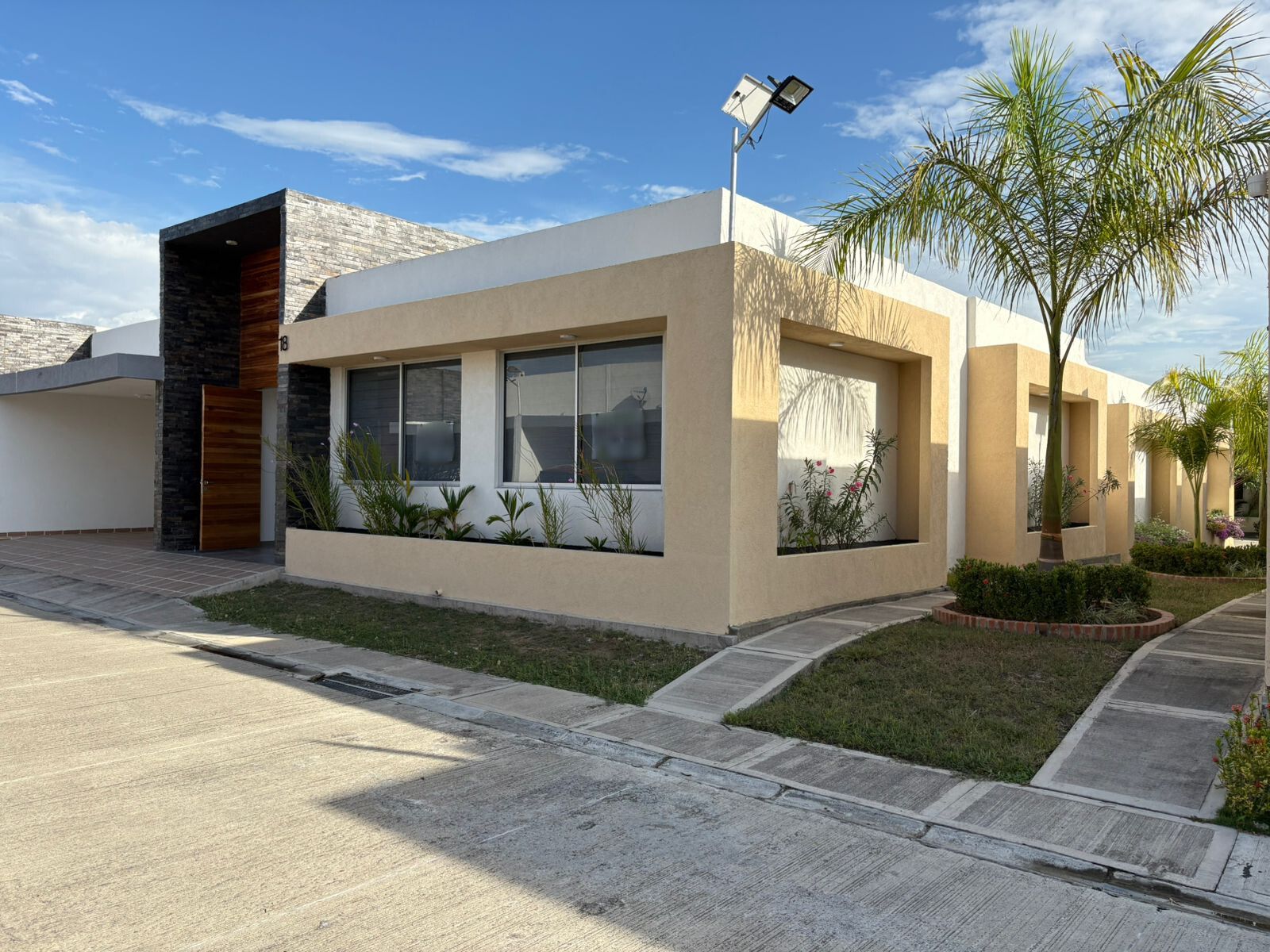 Casa en venta Huila Neiva Loma Linda 175 m2 Habitaciones 3 Baños 5 Garajes 2 Precio $730000000