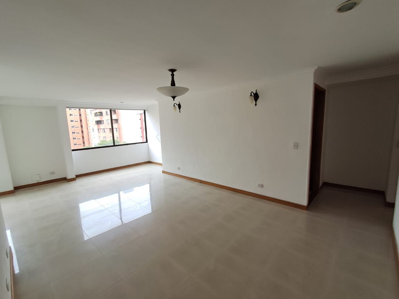 Apartamento en arriendo Antioquia Medellín Laureles 105 m2 Habitaciones 3 Baños 3 Garajes 2 Precio $4200000