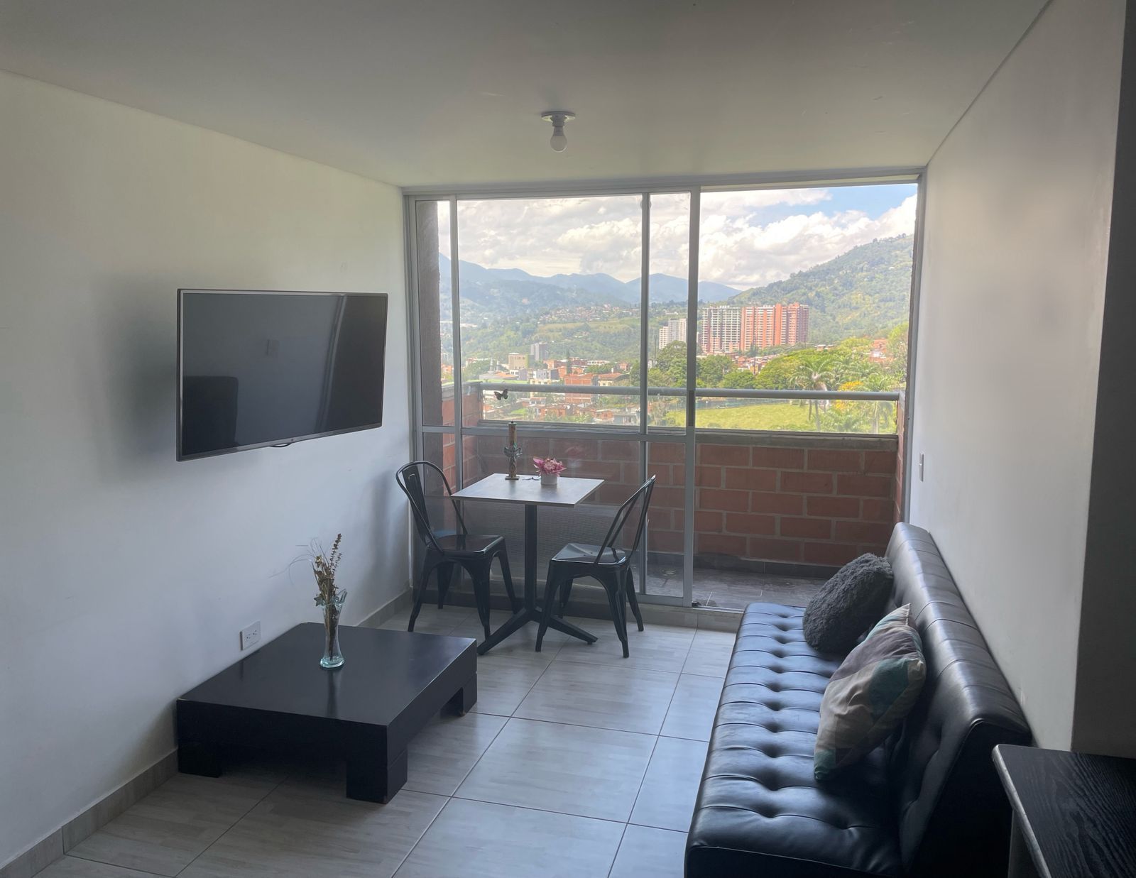 Apartamento en arriendo Antioquia La Estrella Ancón San Martín 68 m2 Habitaciones 3 Baños 2 Garajes 0 Precio $2200000