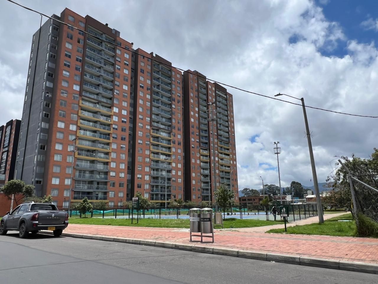 Apartamento en venta Cundinamarca Bogotá Cjr La Terra Alsacia Reservado 96 m2 Habitaciones 3 Baños 2 Garajes 1 Precio $630000000