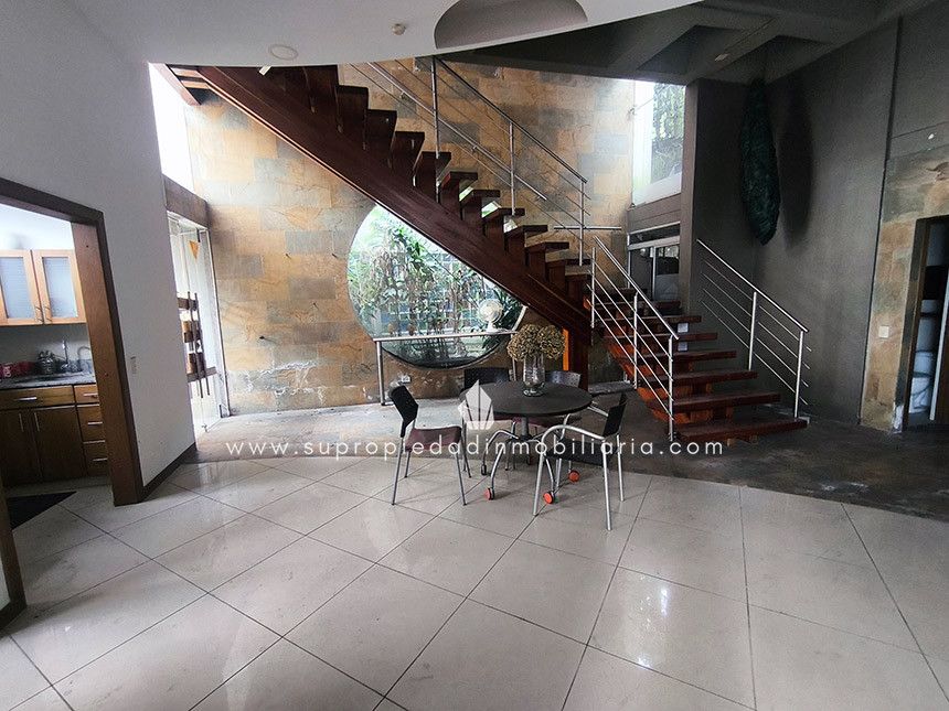 Local en arriendo Antioquia Sabaneta Aves María 600 m2 Habitaciones 0 Baños 6 Garajes 10 Precio $35000000