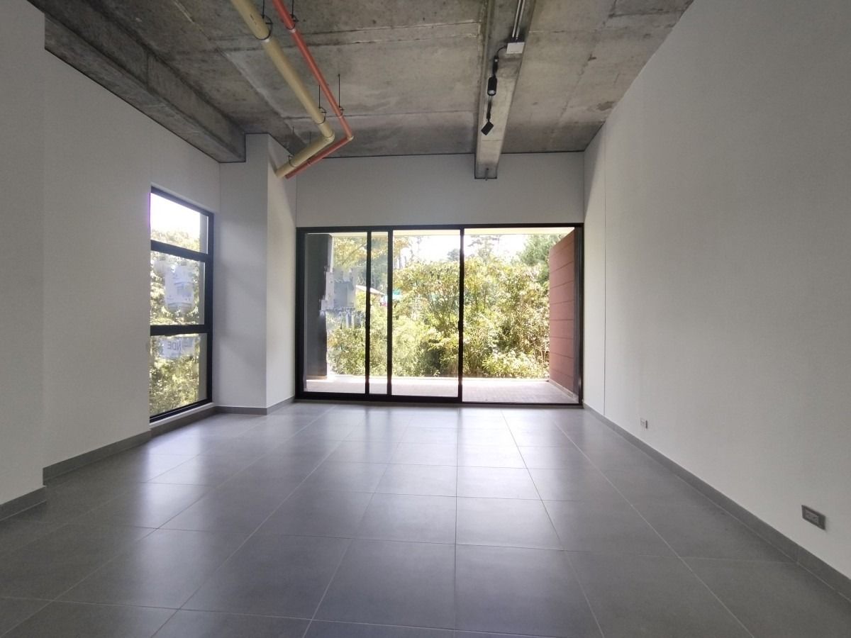 Oficina en arriendo o venta Antioquia Envigado Envigado 141 m2 Habitaciones 0 Baños 2 Garajes 0 Precio venta $1360000000 Precio arriendo $9800000