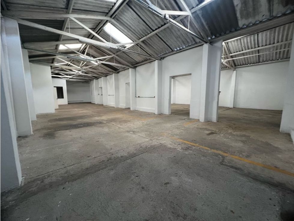 Bodega en arriendo Antioquia Itagüí Pilsen 350 m2 Habitaciones 0 Baños 2 Garajes 2 Precio $10500000